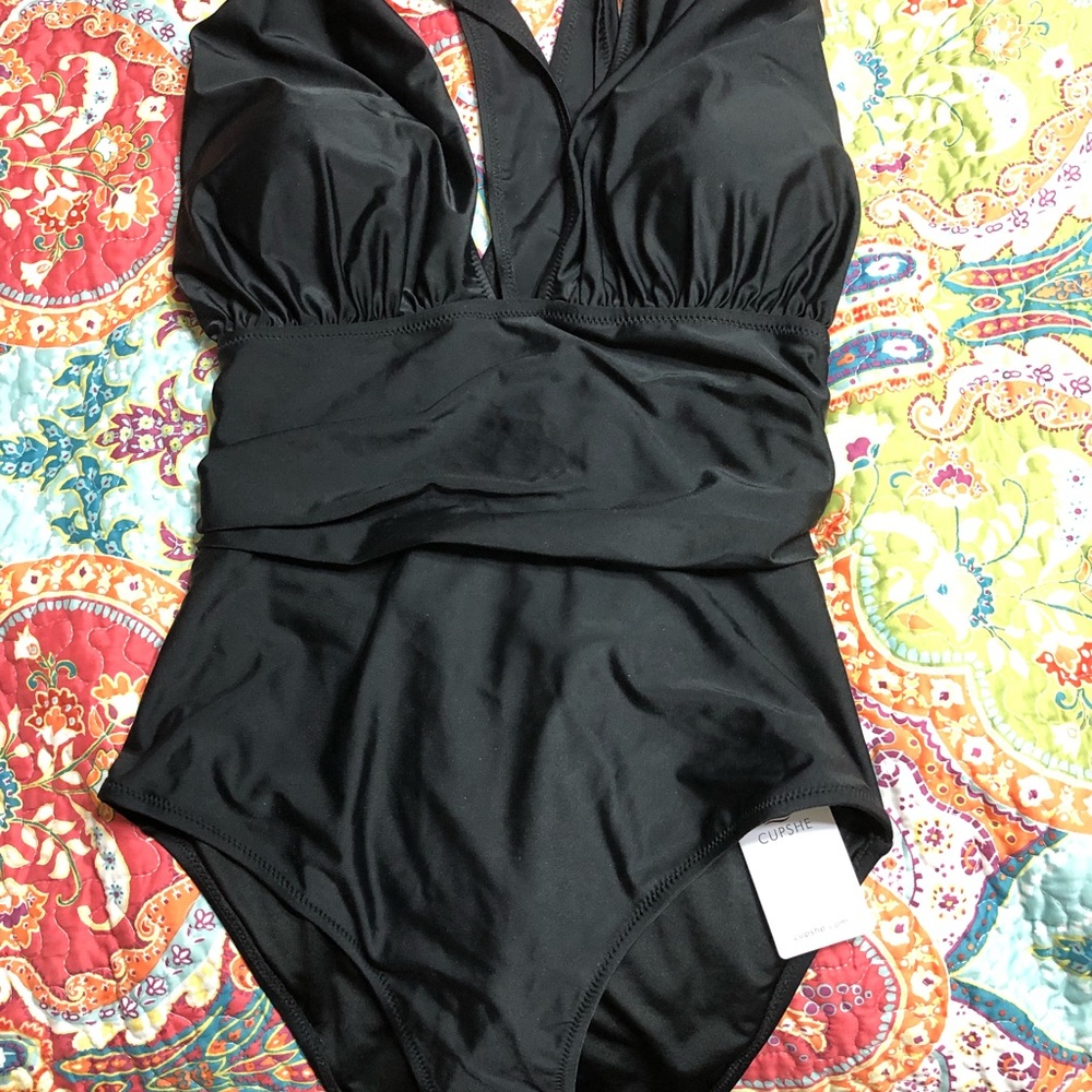Cupshe NWT size Large one piece swimsuit.